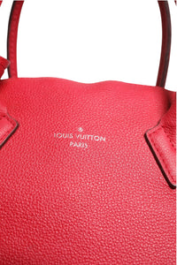 Louis Vuitton Soft Lockit MM Axelremsväska I Griotte Taurillon-läder