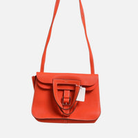 Hermès Rouge Casaque Clemence Halzan 31 Med Palladiumfärgad Hårdvara