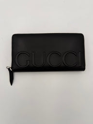 Gucci Svart Plånbok I Läder Med Dragkedja Och Präglad Logotyp