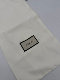 Gucci Svart Plånbok I Läder Med Dragkedja Och Präglad Logotyp