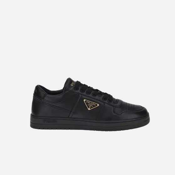 Prada Svarta Sneakers I Kalvläder Low Top